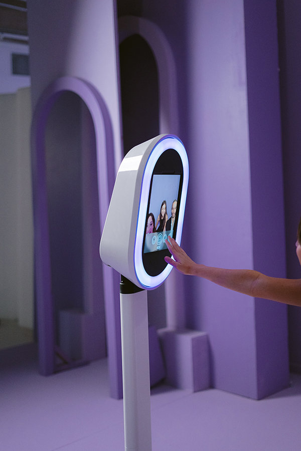 Salsa booth closeup with ring light